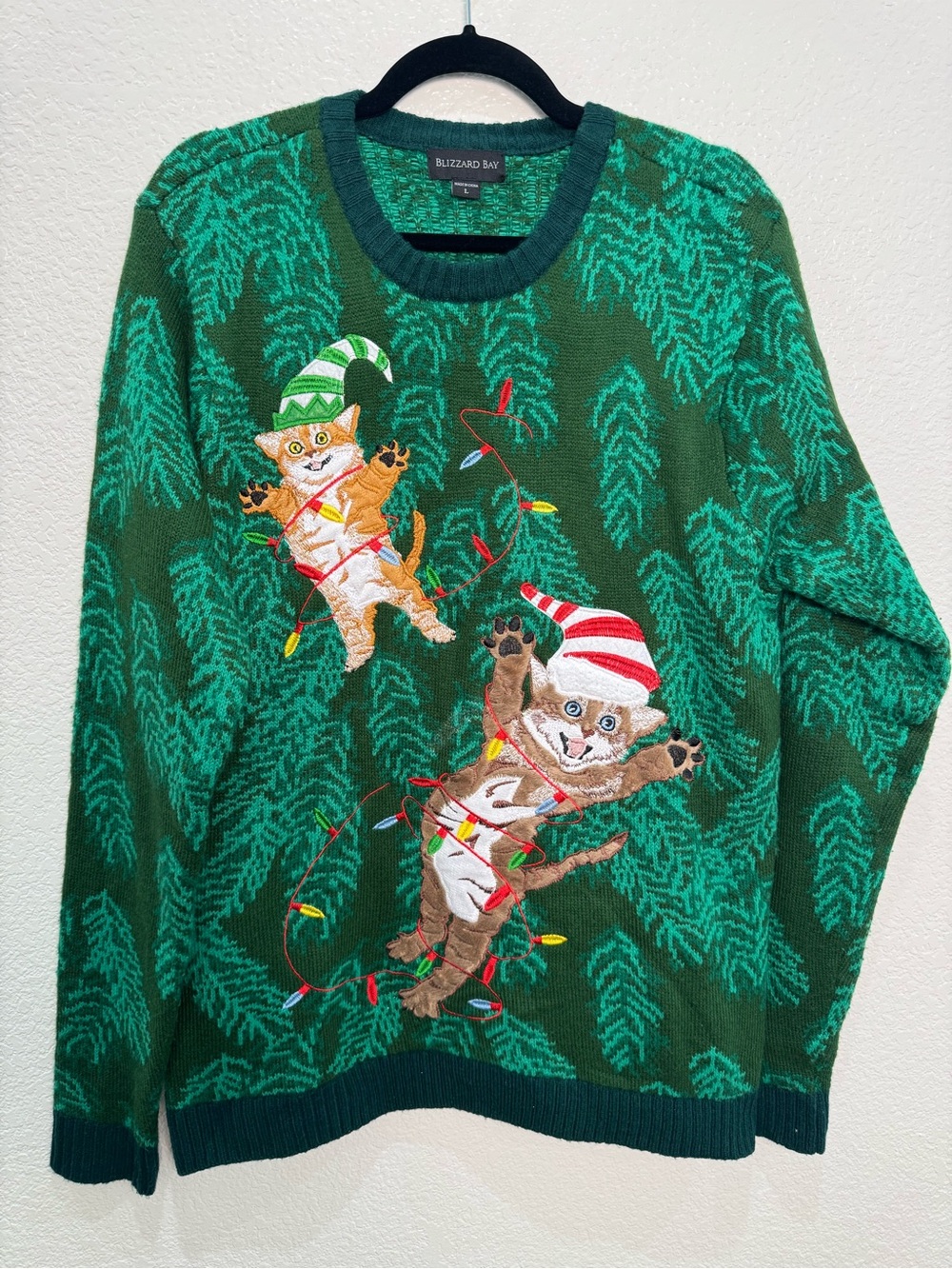 Blizzard Bay Cat Ugly Christmas Sweater Men’s Large Green Lights Holiday